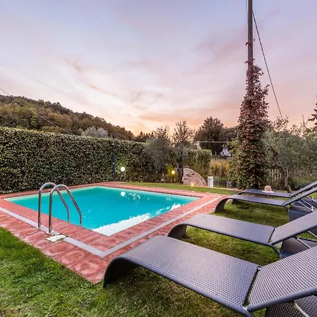 Farmhouse In Tuscany With Pool And Scenic Views