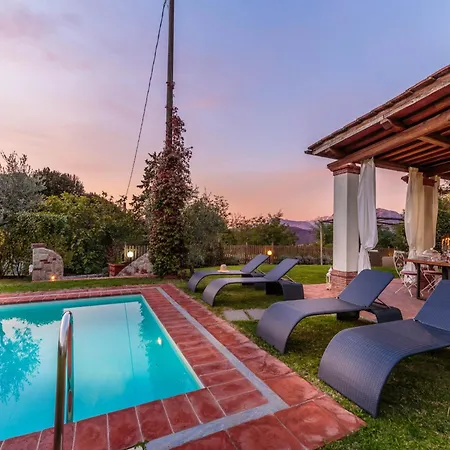 Villa Farmhouse In Tuscany With Pool And Scenic Views Chiatri